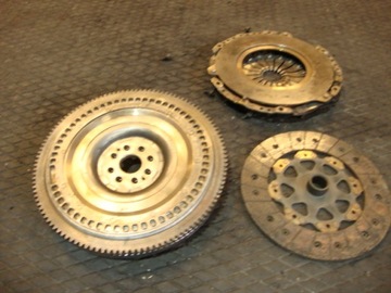 FORD FOCUS MK2 1.8TDCI KOLO DVOUHMOTNÉ 6G91-6477-EC PŘÍTLAČÁK