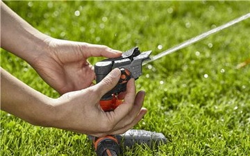 GARDENA Дождеватель с битером Premium на подставке