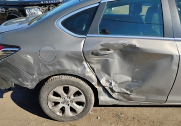 Opel Astra J GTC 1.4 Turbo ECOTEC 120KM 2017 Opel Astra 2017r, SALON POLSKA, 1.4 Benzyna. Uszkodzony prawy bok. Jezdzi., zdjęcie 18