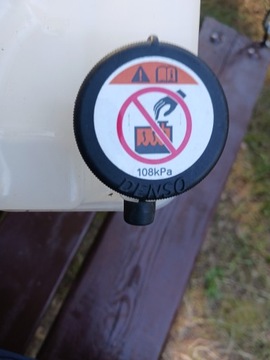 AURIS II CT PRIUS NÁDOBKA VYROVNÁVACÍ KAPALINY