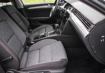 Volkswagen Passat B8 Variant Facelifting 2.0 TDI SCR 200KM 2023 Volkswagen Passat Variant 2.0TDI 150KM Business DSG, Podgrzewane Fotele, T, zdjęcie 12