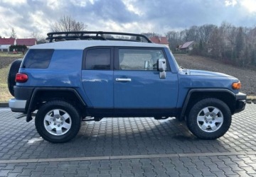 Toyota FJ Cruiser 4.0 239KM 2011 Toyota FJ Toyota FJ 4.0 4x4 4.0 Benzyna 239KM, zdjęcie 2