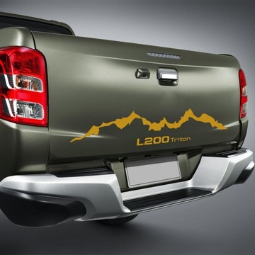 LESKLÁ BĚL VNITŘEK VOZIDLA PICKUP ZADNÍ NÁLEPKA NA MITSUBISHI L200