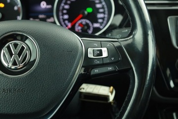 Volkswagen Touran III 1.8 TSI 180KM 2017 VW Touran 1.8 TSI, Salon Polska, Serwis ASO, zdjęcie 18