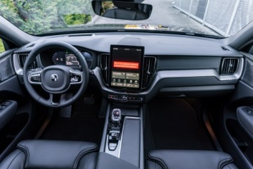 Volvo XC60 II Crossover Plug-in Facelifting 2025 2.0 T8 Plug-in hybrid 455KM 2026 Volvo XC 60 Ultra Black Edition T8 AWD plug-in, zdjęcie 17