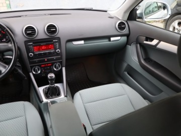 Audi A3 8P Hatchback 3d 1.8 TFSI 160KM 2010 Audi A3 1.8 TFSI, Klima, Klimatronic, Tempomat, zdjęcie 7