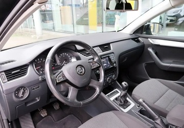 Skoda Octavia II Kombi Facelifting 1.6 TDI CR DPF 105KM 2013 Skoda Octavia 4WD, Climatronic, tempomat, g.fotele, PDC 1.6 Diesel 105KM, zdjęcie 7