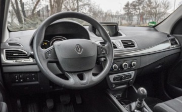 Renault Megane III Grandtour Facelifting 2013 Energy TCe 115KM 2015 Renault Megane 2015 r. Bezwypadkowy 1.2 Benzyna 115KM, zdjęcie 8