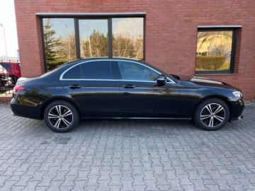 Mercedes Klasa E W213 Limuzyna Facelifting 2.0 E200 197KM 2020 Mercedes-Benz Klasa E 2.0 benzyna 197 KM automat zarej w PL zadbany z, zdjęcie 26