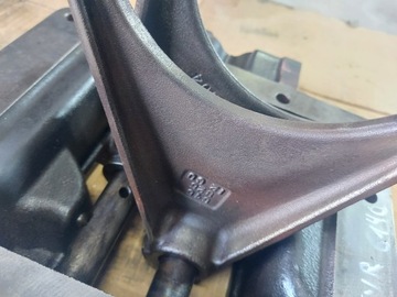 КРЫШКА КОРОБКИ ПЕРЕКЛЮЧЕНИЯ ПЕРЕДАЧ 44980020 V202515 STEYR 6140 2012R