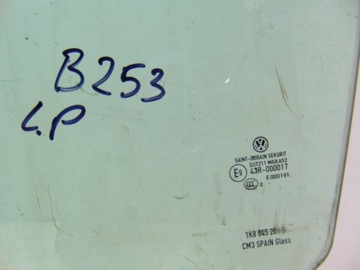 SKLO (OKNO) BOČNÍ DVEŘE LEVÝ PŘEDNÍ VW SCIROCCO III 1K8845201B 2010