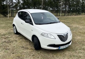 Lancia Ypsilon IV Hatchback 5d 1.3 Multijet 16v 95KM 2011 Lancia Ypsilon KLIMATYZACJA, zarejestrowany, czujniki cofania, ZERO KOROZJ, zdjęcie 3