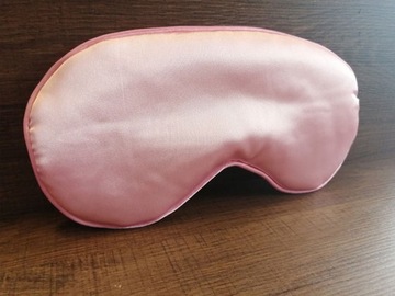 Красивая розовая шелковая повязка на глаза для сна