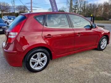 Hyundai i30 I CW Facelifting 1.4 DOHC 109KM 2011 Hyundai i30 Jak nowy 190 tys km z Niemiec pierwszy wlasciciel 1.4 benzyna, zdjęcie 9