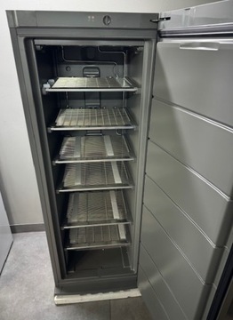 ВОЗМОЖНОСТЬ! WHIRLPOOL ADN 248 FS МОРОЗИЛЬНАЯ КАМЕРА С 6 ПОЛЯМИ, размеры 60x65x163 см, объем 248 л.