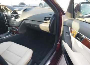 Mercedes Klasa C W204 2009 Mercedes-Benz Klasa C 2009, 6.3L, 63 AMG, od ubezpieczalni 6.3 Benzyna, zdjęcie 9