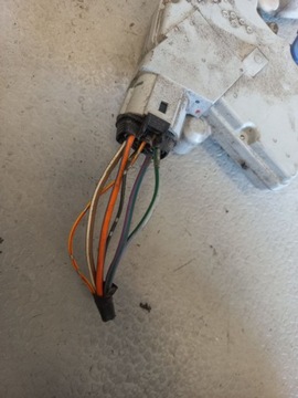 TERRANO II MAVERICK ZÁMEK DVEŘE PRAVÝ PŘEDNÍ 97 R. 6PIN