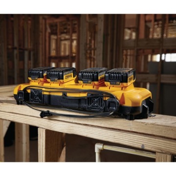 DeWalt DCB104 4-портовое зарядное устройство с разными напряжениями + 2 аккумулятора DCB547 9 Ач