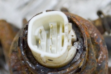 TOYOTA LAND CRUISER J100 LEVÝ ZAVĚŠENÍ HYDRAULICKÉ VENTIL 4.2D 150KW 199