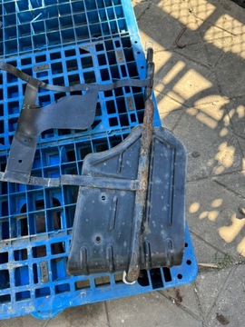 LAND ROVER FREELANDER I КРЕПЛЕНИЕ ТОПЛИВНОГО БАКА