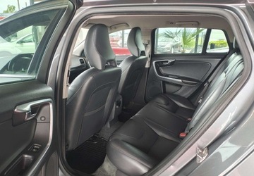 Volvo V60 I Kombi Facelifting 2.0 D3 DRIVE-E 150KM 2015 Volvo V60 Volvo V60 I Zadbane Zarejestrowane 2.0 Diesel 150KM, zdjęcie 19