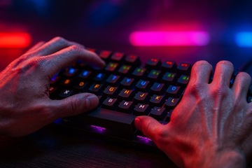 МЕХАНИЧЕСКАЯ ИГРОВАЯ КЛАВИАТУРА PANTHERISE 61 ONYX со светодиодной RGB-подсветкой