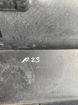 Volkswagen Golf 8 VIII R Zderzak przod przedni
