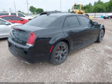 Chrysler 300C II 2023 Chrysler 300 Touring L, 2023r., 3.6L 3.6 Benzyna 292KM, zdjęcie 2
