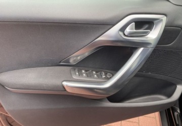 Peugeot 2008 I SUV Facelifting 1.2 PureTech 110KM 2017 Peugeot 2008 peugeot 2008 1.2 Allure SS EAT6 1.2 Benzyna 110KM, zdjęcie 10