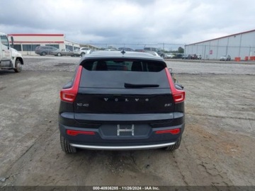 Volvo XC40 2024 Volvo XC 40 B5 Plus Bright Theme 2024 2.0l 2.0 Benzyna 247KM, zdjęcie 4
