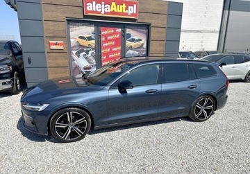 Volvo V60 II  Kombi 2.0 D4 190KM 2019 Volvo V60 4x4 V60 2.0D 190 KM R-Design 2020r Warszawa 2.0 Diesel 190KM