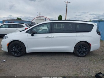 Chrysler Pacifica II 2024 Chrysler Pacifica Touring L 2024 3.6l 3.6 Benzyna 287KM, zdjęcie 2