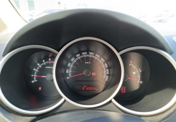 Kia Venga Mikrovan 1.6 CRDi 128KM 2015 Kia Venga 1.6 CRDI 128KM Wersja L panorama, klima auto, podgrzewane fotele, zdjęcie 12