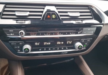 BMW Seria 5 G30-G31 Touring 530d 265KM 2017 BMW Seria 5 530d Luxury Line aut 3.0 Diesel 265KM, zdjęcie 27