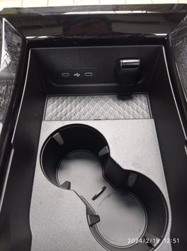 PODŁOKIETNIK TUNEL ŚRODKOWY SCHOWEK RENAULT AUSTRAL 2022R