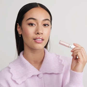 NIVEA CLEAR GLOW Moisturizing Lip Oil - ухаживающий блеск для губ 5,5мл