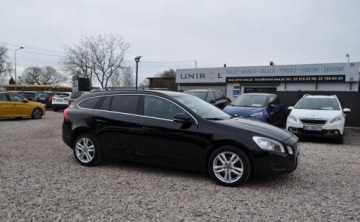 Volvo V60 I Kombi 2.0 D3 163KM 2013 Volvo V60 2.0 D4 165 km Automat nawigacja 2.0 Diesel 163KM, zdjęcie 4