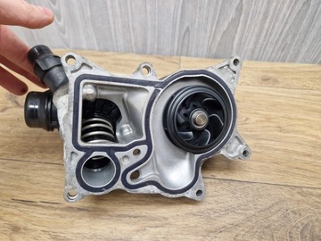 BMW F10 F30 F32 F36 3.0D N57 PUMPIČKA ČERPADLO VODY + TERMOSTAT 8507326