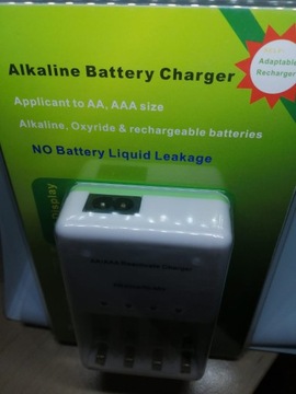 ЗАРЯДНОЕ УСТРОЙСТВО ДЛЯ ПАЛЬЧИЧНЫХ БАТАРЕЙ АА И ААА БЕЛЫЙ И ЛАЙМ + 2-контактный КАБЕЛЬ