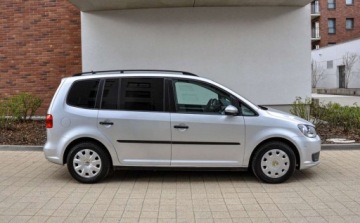 Volkswagen Touran II 1.6 TDI 105KM 2010 Volkswagen Touran 2010 r. 1.6 Diesel 105KM, zdjęcie 4