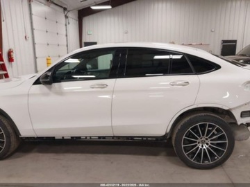 Mercedes GLC C253 2021 Mercedes-Benz GLC 300 4Matic Coupe 2021 2.0l 2.0 Benzyna 255KM, zdjęcie 2