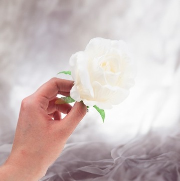 РОЗА ПРОДУКТ РОЗЫ ЦВЕТОЧНАЯ ГОЛОВКА ИСКУССТВЕННЫЕ ЦВЕТЫ КАК ЖИВЫЕ БЕЛЫЕ