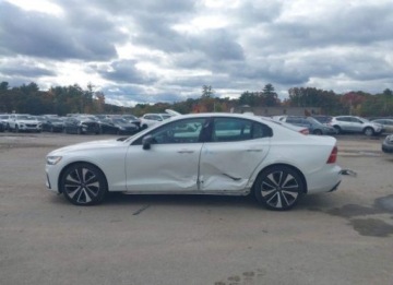 Volvo S60 III 2022 Volvo S60 2022, 2.0L, 4x4, B5 MOMENTUM, od ubezpieczalni 2.0 Benzyna 247KM, zdjęcie 1