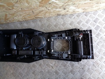 TUNEL ŚRODKOWY RAMKA PRZYCISKI VW PASSAT B8 14- EU