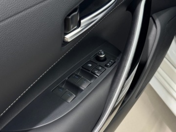 Toyota Corolla XII TS Kombi Facelifting 2.0 Hybrid Dynamic Force 196KM 2022 Toyota Corolla Comfort + Tech + Style / Kamera cof, zdjęcie 18