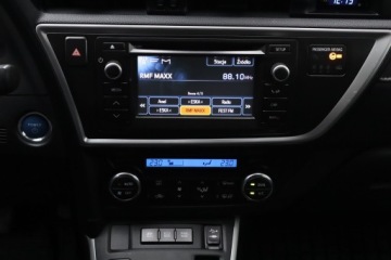 Toyota Auris II Hatchback 5d 1.8 HSD 136KM 2013 Toyota Auris Hybrid, Automat, Skóra, Navi, Klima, zdjęcie 12
