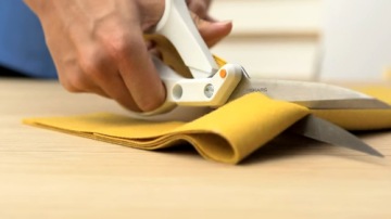 НОЖНИЦЫ FISKARS ПРОФЕССИОНАЛЬНЫЕ УСИЛИВАЮЩИЕ НОЖНИЦЫ ДЛЯ ТОЛСТЫХ ТКАНЕЙ ОСТРЫЕ 21СМ