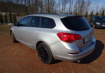 Opel Astra J Sports Tourer 2.0 CDTI ECOTEC 160KM 2011 Opel Astra 2.0diesel,automat,alu,zarejest 2.0 Diesel 160KM, zdjęcie 3