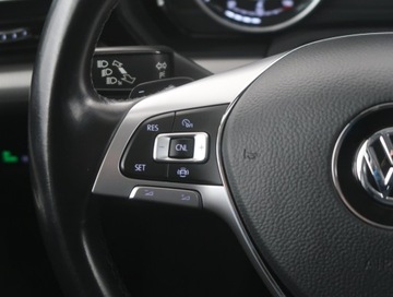 Volkswagen Touareg III SUV 3.0 V6 SCR TDI 231KM 2020 VW Touareg 3.0 TDI, Serwis ASO, 227 KM, 4X4, zdjęcie 15