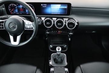 Mercedes Klasa A W177/V177 Hatchback 1.3 200 163KM 2018 Mercedes A A 200, Skóra, Navi, Klima, Klimatronic, zdjęcie 11